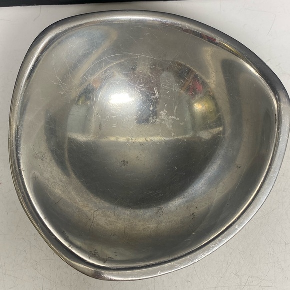 Nambé 526 Handmade Serving Bowl Tri Corner Dish Made of Aluminum Alloy Metal - Picture 4 of 11